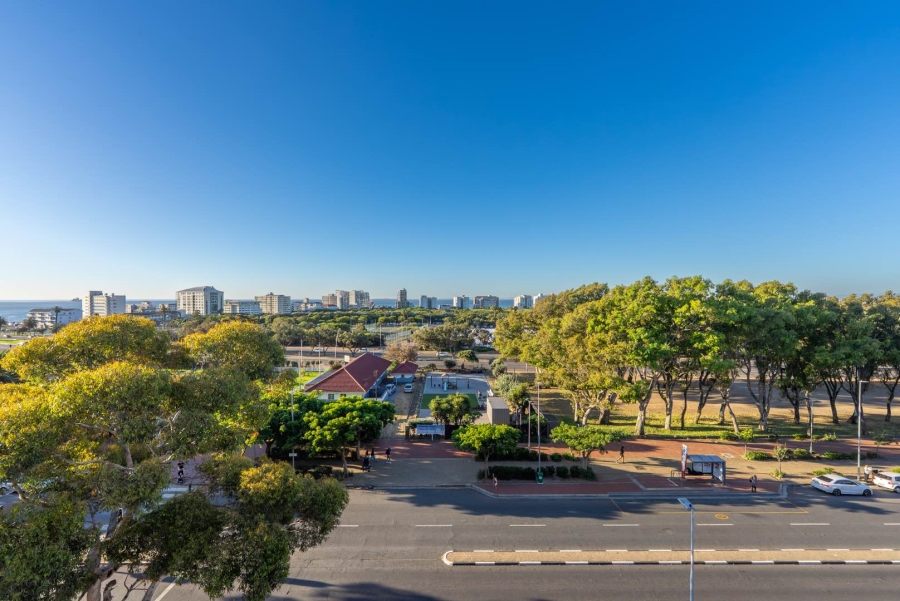 2 Bedroom Property for Sale in Green Point Western Cape